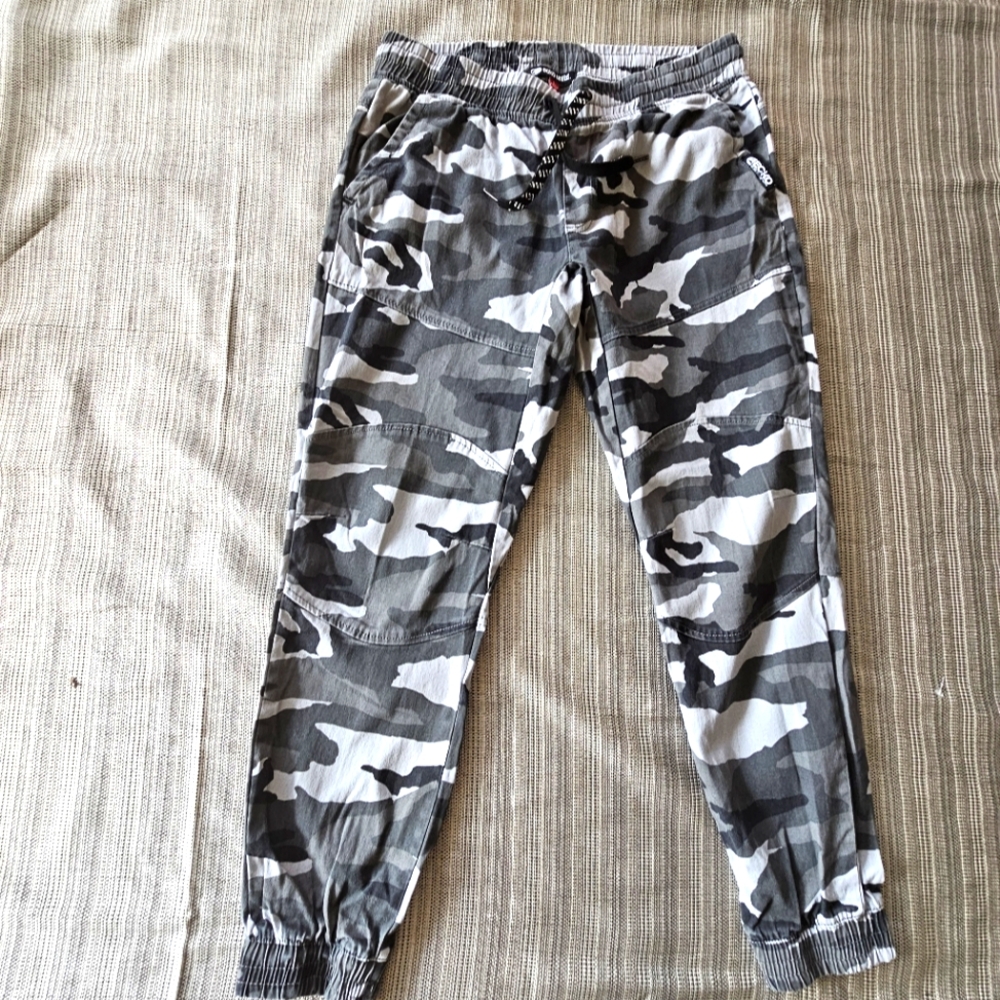 ECKO UNLTD Black and Grey Camo Pants.  Large.